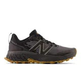 Championes de running New Balance Fresh Foam Hierro v7, color negro con suela marrón. Cuentan con tecnología Fresh Foam X en la entresuela para mayor amortiguación y suela Vibram® MEGAGRIP para un agarre superior.