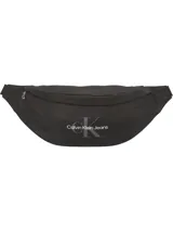 Riñonera negra de poliéster reciclado con logo Calvin Klein Jeans estampado en gris en el frente. Tiene correa ajustable con clip.