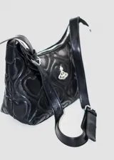 Cartera hobo negra de cuero sintético acolchado con diseño de corazones y logo plateado de Vivienne Westwood al frente.