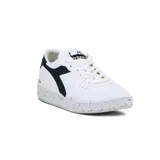 Championes Diadora Heritage modelo Mi Basket Low, color blanco con detalles en azul marino.
