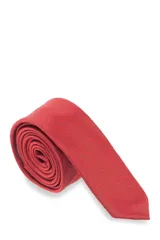 Corbatín rojo con estampado de lunares.