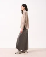 Sweater de cuello alto en punto acanalado, color verde menta, con mangas ajustadas y cuerpo amplio y suelto.