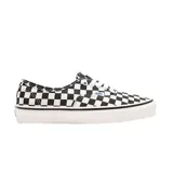 Championes Vans modelo Authentic 44 DX con diseño de tablero de ajedrez en blanco y negro. Presentan cordones blancos, suela de goma vulcanizada y etiqueta de la marca en el lateral.