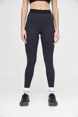 Calza larga de tiro alto color azul marino, con cintura elástica de 4cm con logo en bajo relieve.