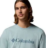 Remera de algodón orgánico color celeste, de corte clásico con cuello redondo y mangas cortas. Presenta el logo de la marca estampado en el frente en un tono azul más oscuro.