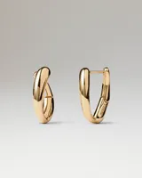Aros de plata de ley bañados en oro de 18k, diseño minimalista y elegante de argolla pequeña y curva.