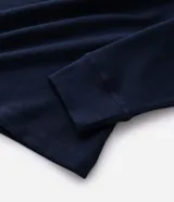 Remera masculina de manga larga en color marrón, con textura waffle y cuello redondo.