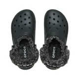 Zuecos Crocs Classic con forro interior de piel sintética tipo sherpa, color gris claro. Presentan el diseño icónico de la marca con perforaciones en la parte superior y correa pivotante en el talón para mayor sujeción.