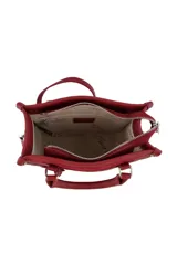 Cartera de mano Las Oreiro en color negro, con textura tipo gamuza, cierre frontal con bolsillo y correa ajustable extraíble.