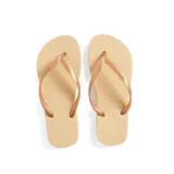 Ojotas Ipanema Classic Line color beige con tiras finas color cobre.
