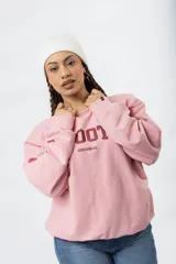 Buzo color crema con estampado frontal que dice "SMOOTH" en marrón y "REDCHARCOAL" debajo. Tiene cuello redondo y mangas largas.