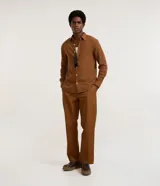 Camisa regular para hombre de la marca Marfinno, confeccionada en mezcla de algodón y lino con diseño texturizado grid, cuello inglés y manga larga.