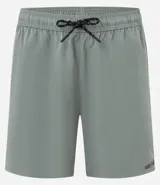 Bermuda deportiva masculina de corte holgado, color negro, con cintura elástica y cordón ajustable. Presenta un diseño minimalista con bolsillo trasero.