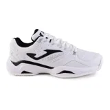Championes deportivos Joma Master 1000 para tenis, color blanco con detalles en negro. Fabricados en material sintético PU flexible y resistente con perforaciones VTS para ventilación. Entresuela de phylon liviano y flexible para absorción de impactos con tecnología PROTECTION. Suela de goma DURABILITY diseñada para pistas de tierra batida o pádel.