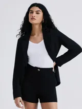 Remera marrón de manga larga con escote en V.