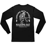 Remera de manga larga color negro con estampado gráfico en la espalda que muestra un esqueleto tocando una guitarra eléctrica, acompañado por el texto 'Dancing with myself' y 'Rocking out'.