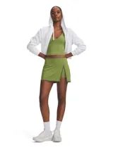 Falda pantalón deportiva Under Armour modelo Meridian Mesh Skort, de color verde oliva, con shorts integrados, diseño cruzado con abertura lateral y pretina SmoothSculpt.