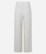 Pantalón de vestir de mujer, corte recto, cintura alta, color blanco roto con finas rayas verticales. Confeccionado en una mezcla de viscosa, poliamida, poliéster y elastano.
