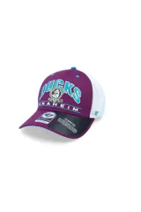 Gorra tipo trucker de los Anaheim Ducks, con frente en color bordó y parte trasera de malla blanca. Presenta el logo y nombre del equipo bordados en el frente en tonos turquesa y blanco, con visera curva.