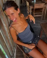 Minifalda plateada con lentejuelas.