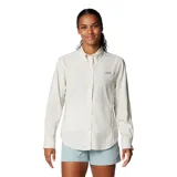 Camisa de manga larga Columbia modelo Tamiami II, color beige, con cuello camisero, cierre frontal de botones y bolsillo pequeño en el pecho con logo de la marca. Presenta aberturas de ventilación y tecnología de protección solar.