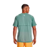 Remera deportiva Under Armour negra de corte clásico, mangas cortas y logo reflectivo en el pecho.