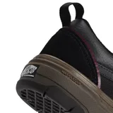 Championes Vans modelo Skate Old Skool con tecnología Wafflecup, color negro con detalles en marrón oscuro. Presentan una combinación de materiales en la capellada, incluyendo gamuza y tela técnica, con la clásica banda lateral de la marca y suela de goma reforzada.