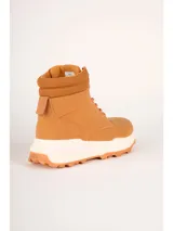 Bota de caña alta estilo trekking color verde militar, con suela blanca gruesa y base de goma marrón.