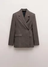 Blazer de corte recto y cruzado color marrón jaspeado, confeccionado en mezcla de lino. Presenta cuello pico con solapa de muesca, cierre delantero de un botón y dos bolsillos con solapa en los laterales.