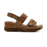 Sandalias marrones con plataforma baja, tiras anchas con hebillas ajustables y plantilla acolchada.