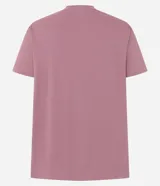 Remera básica de cuello redondo y manga corta, confeccionada en algodón peruano de alta calidad. Presenta un diseño liso y versátil, ideal para uso diario.