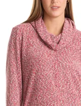 Buzo de tejido velour melange con cuello volcado, mangas tres cuartos y aberturas laterales en el bajo.