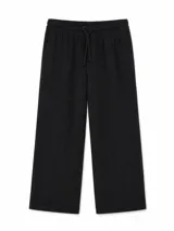 Pantalón estilo palazzo de color negro, de corte ancho y relajado, con cintura elástica fruncida y cordón ajustable delantero.