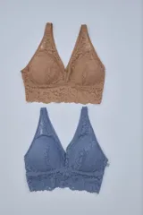 Pack de dos bralettes de encaje con diseño de escote en V y espalda estilo nadador. Confeccionados en tejido de encaje elástico con terminaciones suaves.