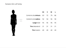 Pantalón de jogging color crema, de corte slim, con puños ajustados y cintura elástica. Confeccionado en tejido DoubleSoft®.