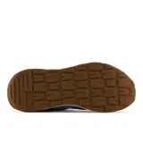 Championes New Balance modelo 57/40, color azul marino con detalles en gris y blanco. Presentan una silueta aerodinámica con entresuela ensanchada inspirada en el modelo 574 clásico y detalles ondulados de los años 80.