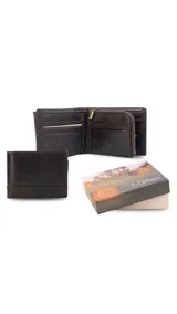 Billetera de cuero color marrón oscuro con interior con visor, tarjeteros y doble compartimento para billetes.