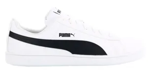 Championes urbanos Puma modelo Up, color blanco con el icónico formstrip de la marca en color negro en los laterales. Presentan un diseño de corte bajo con cierre de cordones y suela de goma resistente.
