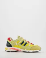 Championes retro runner Coolway modelo 2003 Neon Pulse, con diseño multicolor que combina amarillo, verde lima, detalles en azul marino y acentos en rosa. Confeccionados con un mix de texturas que incluye malla y paneles superpuestos con refuerzos.