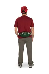 Riñonera Osprey modelo Daylite Waist color negro, con compartimento principal y bolsillo frontal con cierre. Incluye organizador interno de malla y clip para llaves, con correa ajustable.