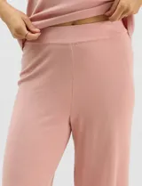 Pantalón tejido de corte recto y diseño fluido, color amarillo, con cintura ancha elastizada.