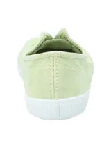 Zapatilla española ligera y fresca de algodón orgánico color verde, con puntera reforzada y suela de caucho natural.