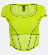 Blusa corta de tul color amarillo neón, con escote redondo y mangas cortas. Presenta pespuntes negros contrastantes y corte ajustado.