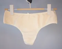 Culotteless blanco de tiro bajo confeccionado en algodón elastizado.