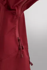 Cazadora deportiva de esquí con diseño bicolor en tonos negro y verde oliva. Presenta capucha amplia con visera, cierre frontal con cremallera termosellada, bolsillos frontales y en manga con cierres impermeables, y aberturas de ventilación en las axilas. Incluye faldón interior antinieve, puños ajustables y tecnología de rescate RECCO.