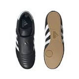 Zapatillas Adidas de taekwondo, color negro con las tres tiras blancas y detalles en blanco en el talón.