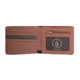 Billetera Volcom Slimstone color marrón con logo metálico en la esquina inferior derecha.
