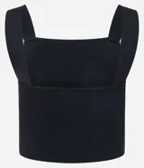 Blusa cropped negra de punto acanalado, con escote cuadrado y tirantes anchos.
