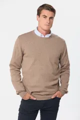 Buzo tejido de algodón y cashmere, de cuello redondo y manga larga, en color verde oscuro melange.