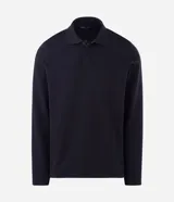 Remera de manga larga para hombre, confeccionada en algodón con tejido texturizado tipo ottoman. Presenta cuello tipo polo con cierre de botones y un calce cómodo.